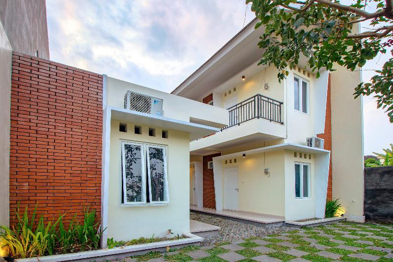 Oyo 1195 The Doctor'S Guest House Syariah Kejayan Extérieur photo