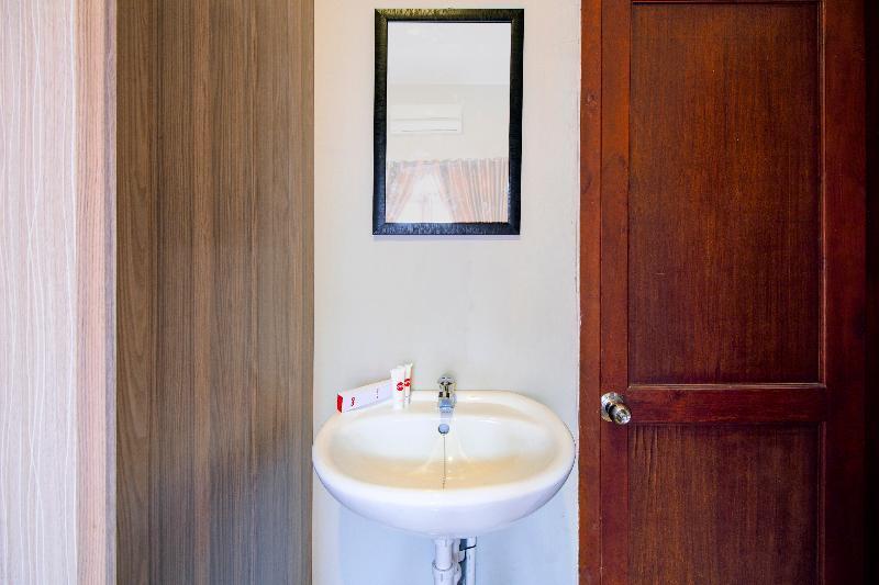 Oyo 1195 The Doctor'S Guest House Syariah Kejayan Extérieur photo