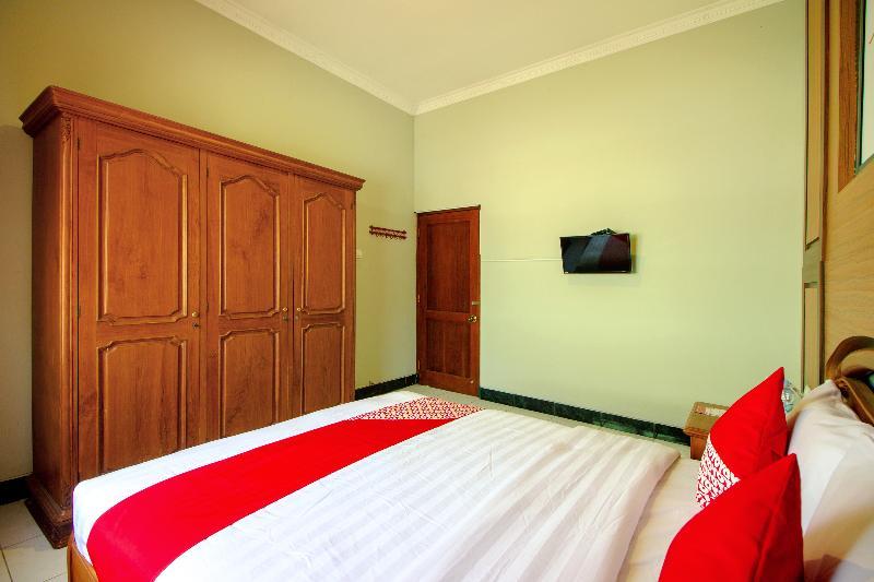 Oyo 1195 The Doctor'S Guest House Syariah Kejayan Extérieur photo