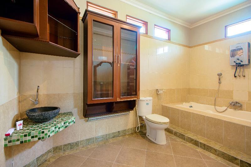 Oyo 1195 The Doctor'S Guest House Syariah Kejayan Extérieur photo